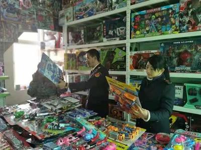 激光筆不是玩具——西湖區(qū)局開展校園周邊激光筆整治行動，規(guī)范玩具銷售
